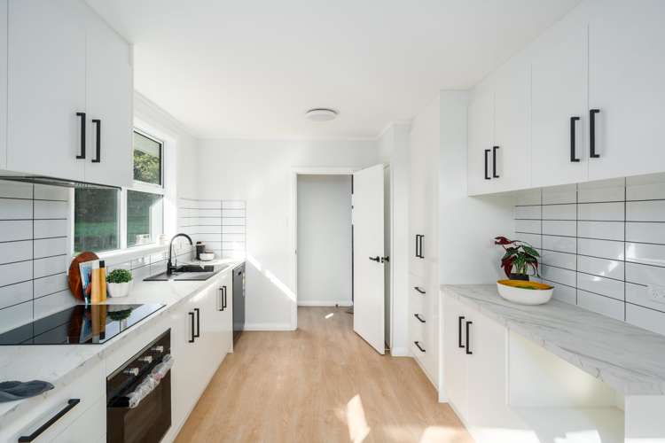 8 Penguin Grove Waitangirua_3