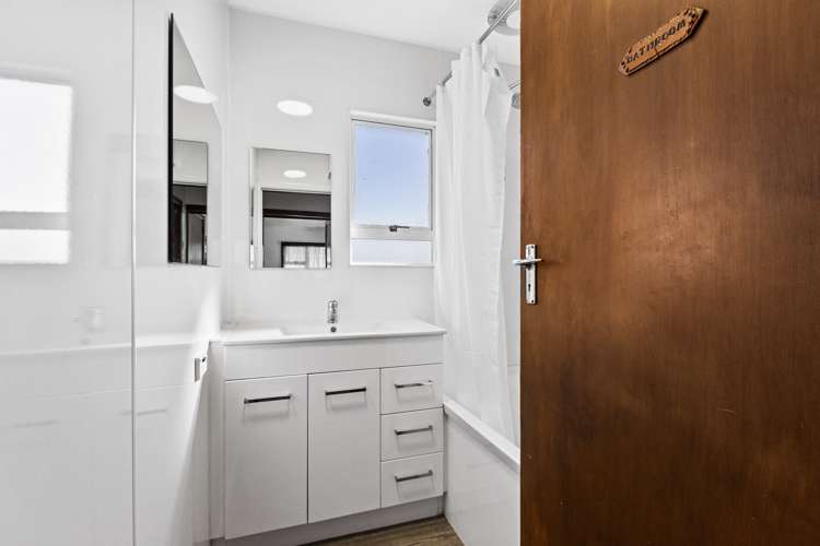 84 Glover Road Hawera_13