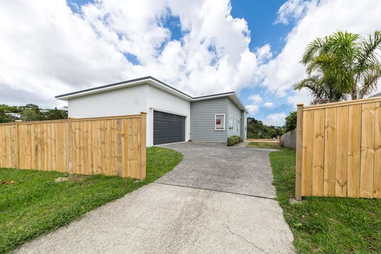 49 Leo Street Glen Eden_19