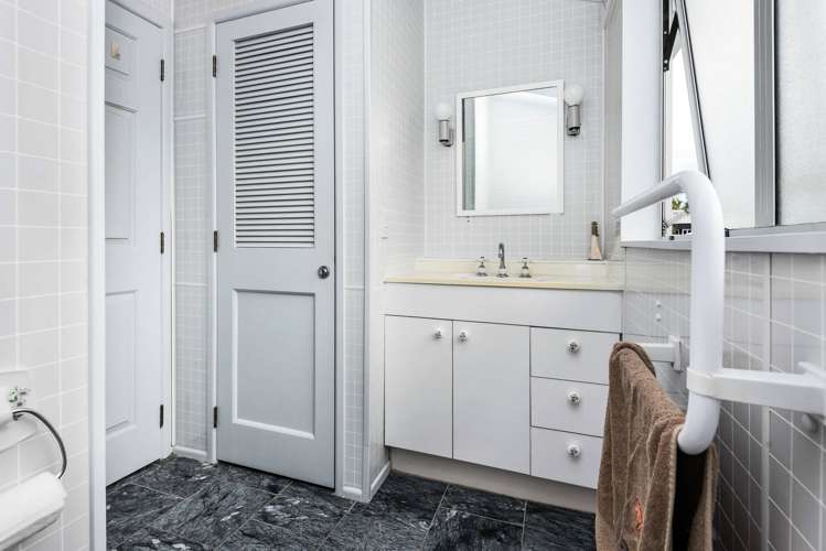 76a Beach Road Mellons Bay_15