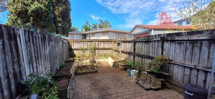 4/51 Henderson Valley Road 11401_13