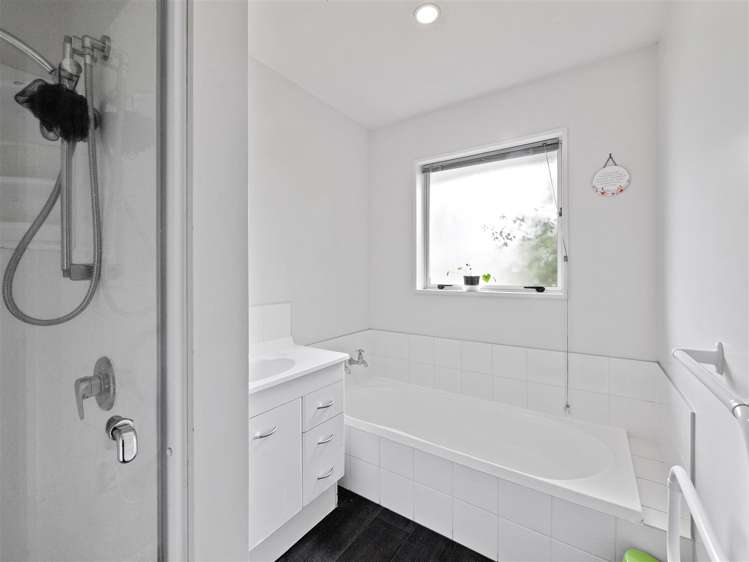 2 Durrell Way Rolleston_10