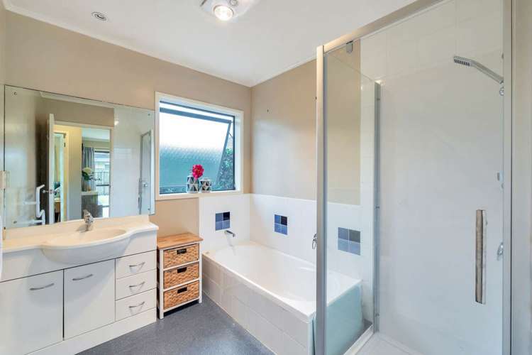 2/72 Swanson Road Henderson_13