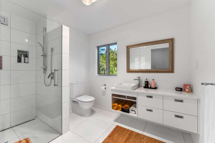 7 Pickwick Road Otamatea_13