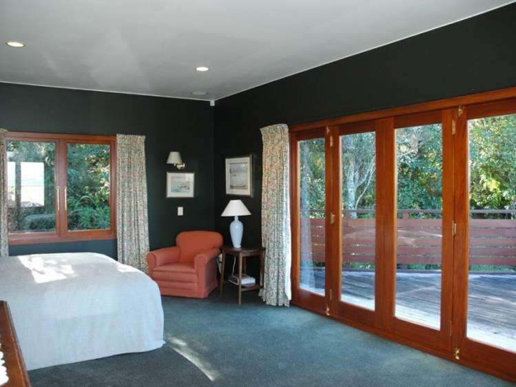 22 Whakamoenga Point Acacia Bay_17