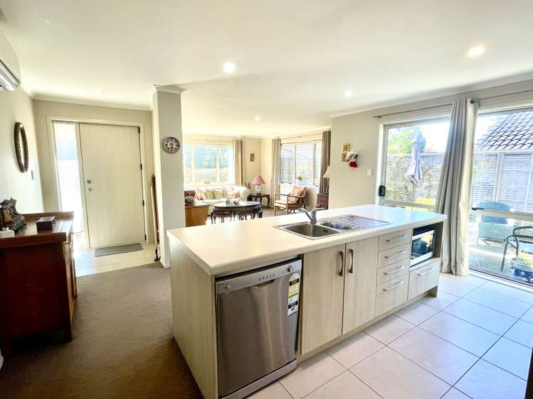 2 Barossa Way Brookfield_7
