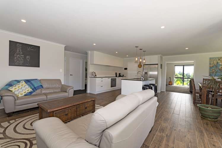 63b Manuka Grove Helensville_1