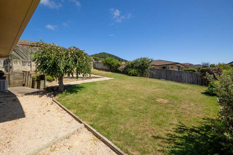 27 Idesia Grove Richmond_16