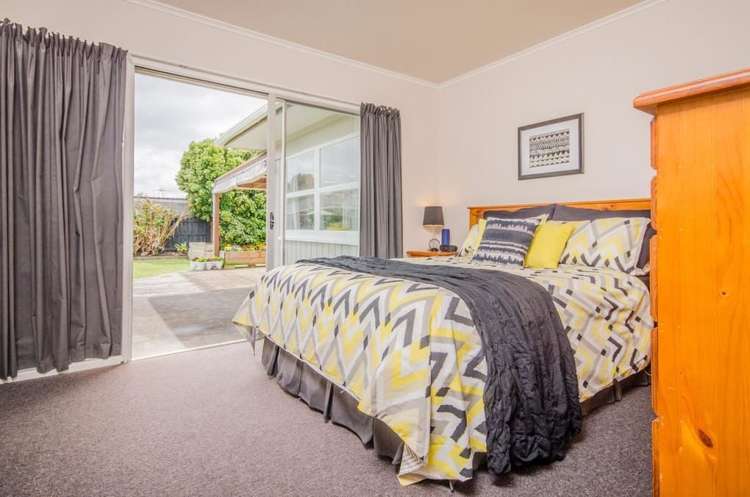 1 Helga Crescent Te Atatu Peninsula_12