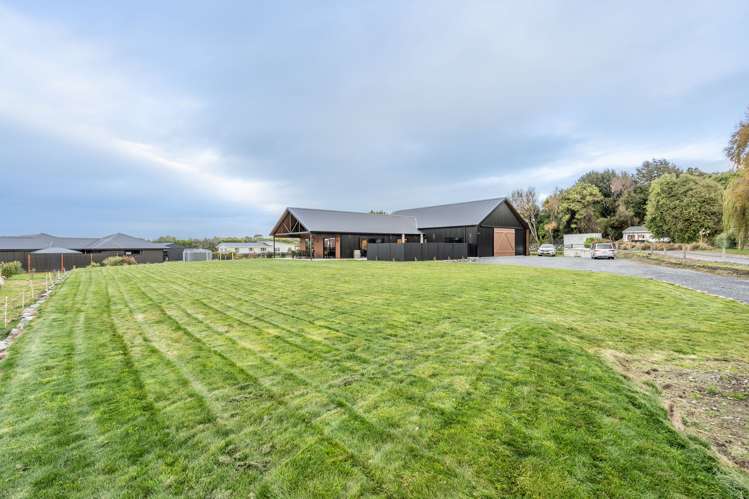 5 Black Road Otatara_28