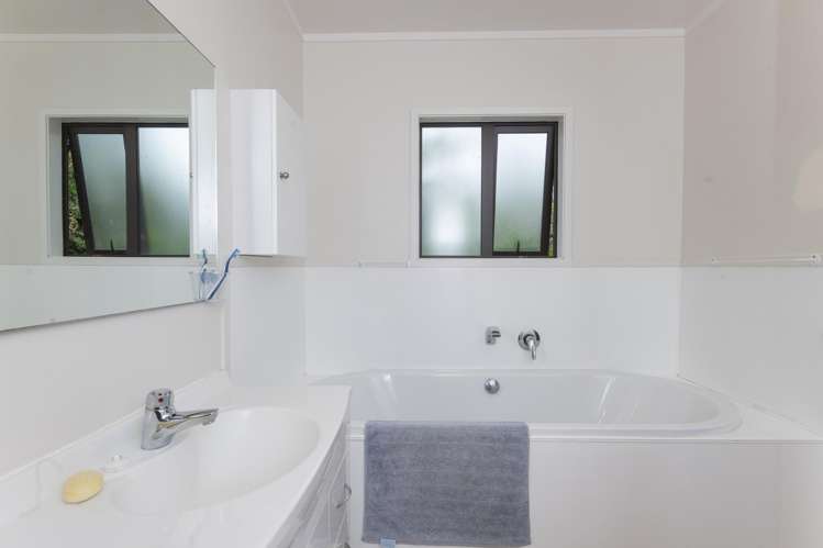 6 Elsdon Best Street Riverdale_8