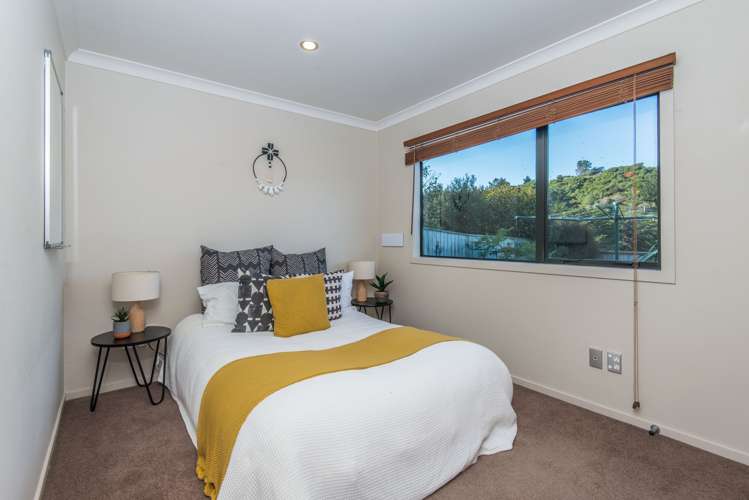 53 Te Puia Drive Aotea_12