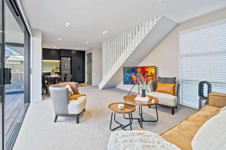 2/10 Hurley Street_0