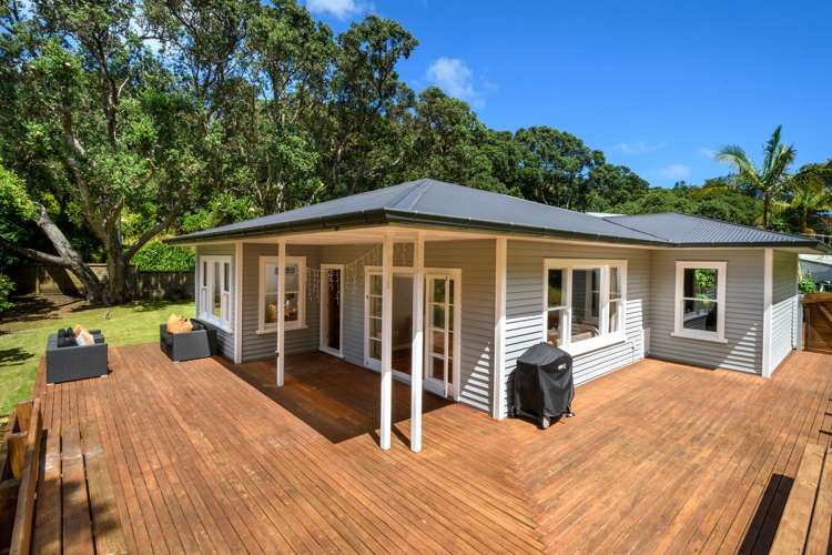 379 Motutara Road Muriwai Beach_0