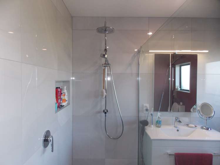 32 Somerset Crescent Highbury_17