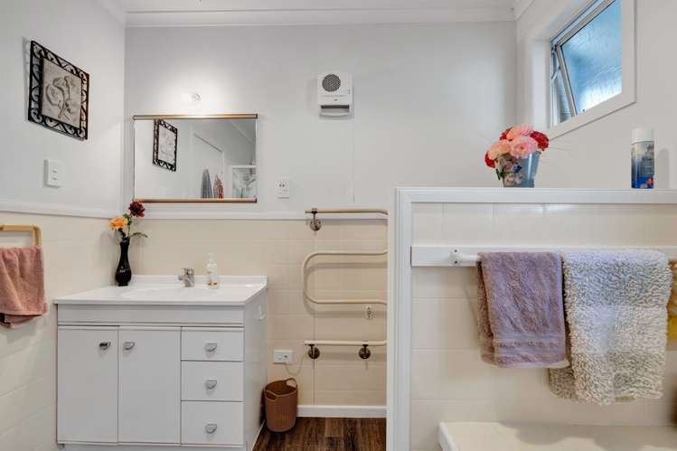 22 Waiwera Place Merrilands_12