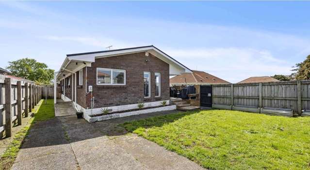 Charming 3-Bedroom Home in a Prime Pukekohe Lo...