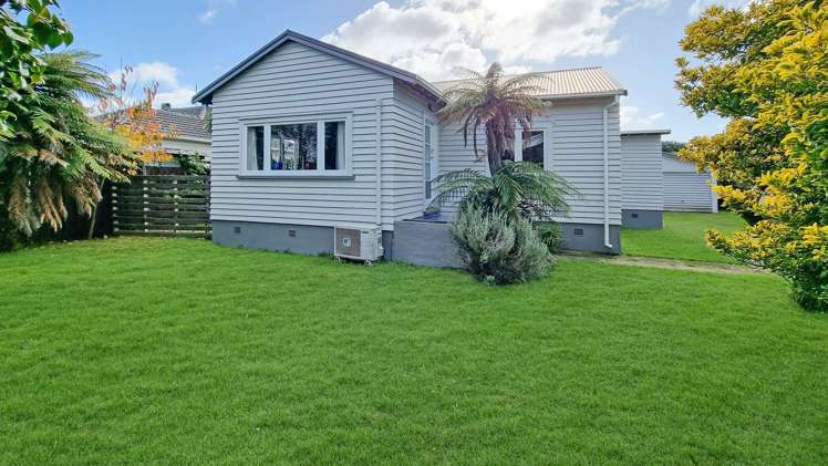 15 Holland Street Glenholme_18