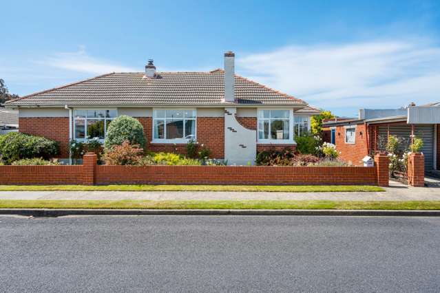 Renovated & Sunny 3-Bedroom Brick Home in Mosgiel