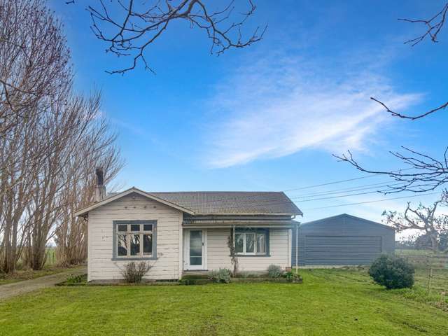 Charming Renovated 3-Bedroom Farmhouse in Glen Oroua!