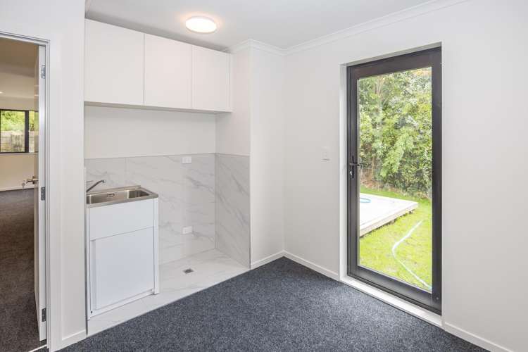 2/40A Exeter Street Glenview_16
