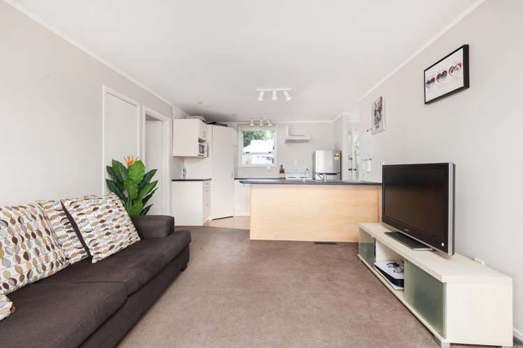 12a Cedar Terrace Stanmore Bay_8