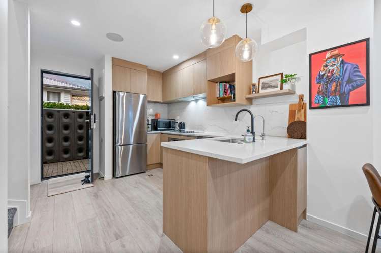 5/1A Royal View Road Te Atatu South_5