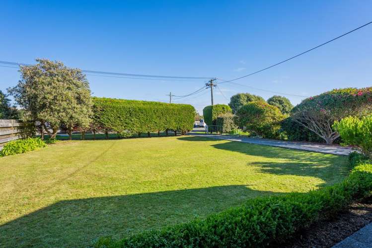 8 Manuka Street Otaki Beach_32