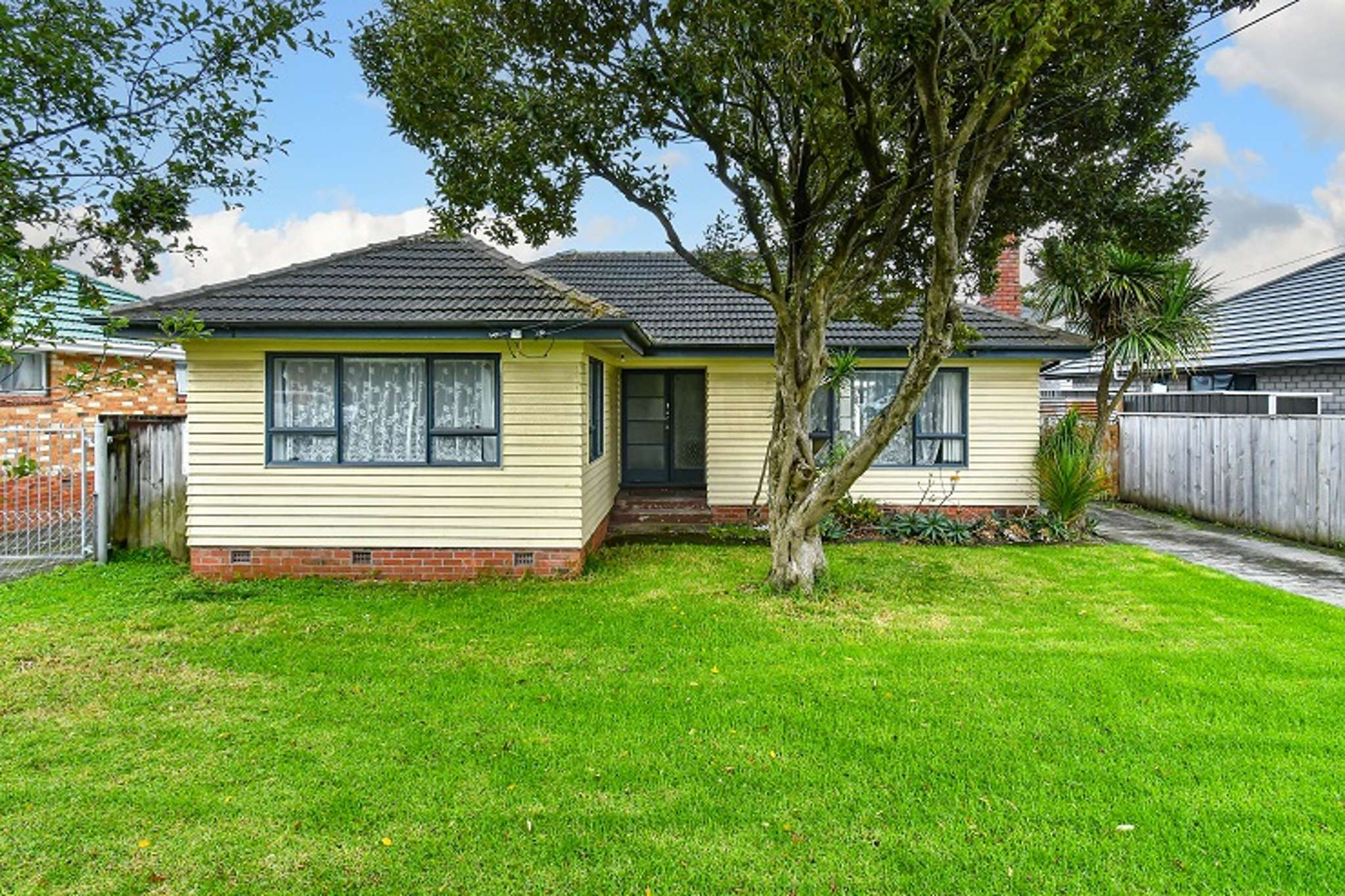 Five bidders, 246 bids: Sale of South Auckland home has vendor in tears