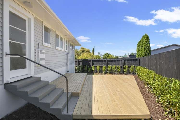 33 Mountain Road Mangere Bridge_19