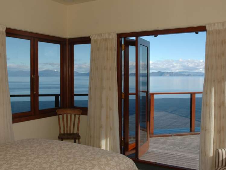 22 Whakamoenga Point Acacia Bay_16