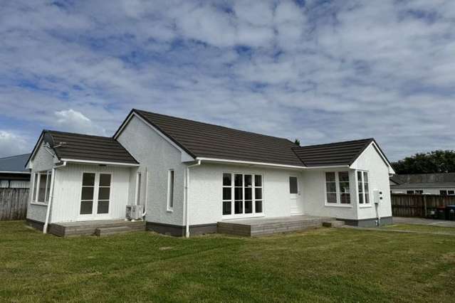 Spacious 4 Bedroom Family Home in Otahuhu with 2 Bathrooms and Ample Parking