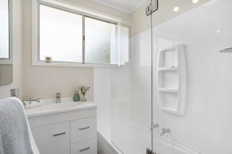 68 Fairclough Road Beach Haven_12