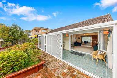 1/25 Akoranga Drive_1