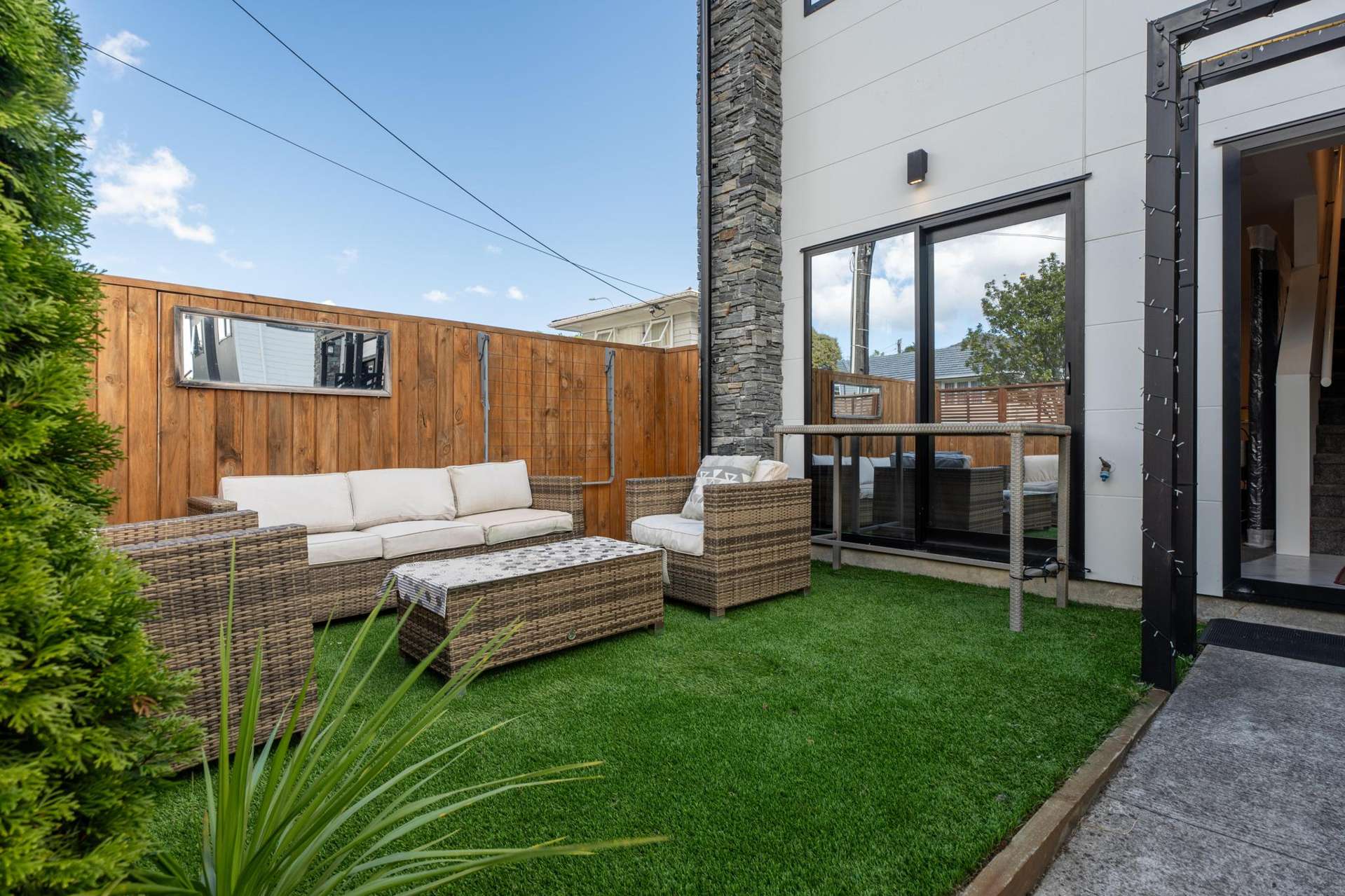 2/83 Vodanovich Road Te Atatu South_0
