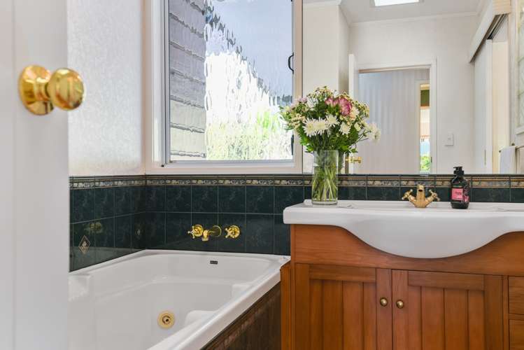 6 Pah Road Kawaha Point_9