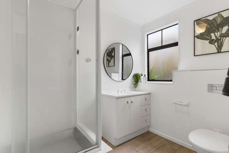 2/114 Landscape Road Mount Eden_13