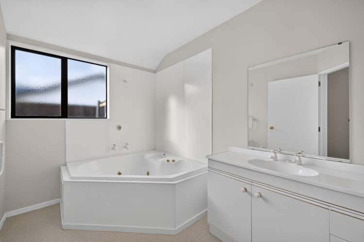 8 Ronald George Place Parklands_13