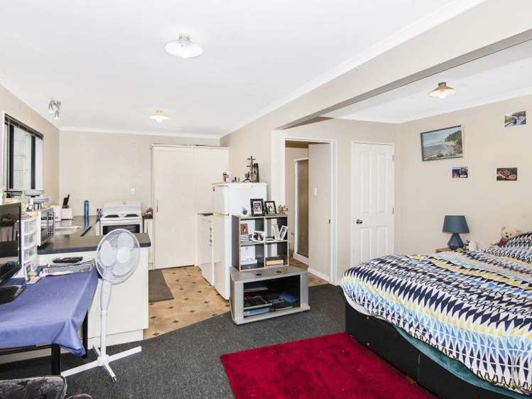 35 Saint Lawrence Street Toi Toi_14