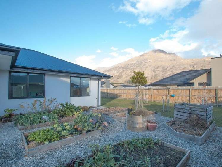 12 Oxfordshire Avenue Lower Shotover_13