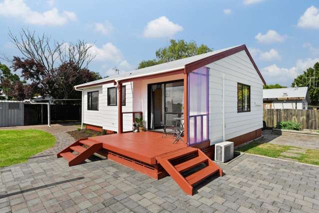 Two Bedroom Stunner in Sought After Fairview Downs