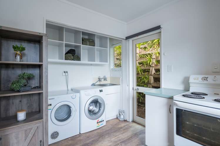 13 Saint Anne Place Toi Toi_7