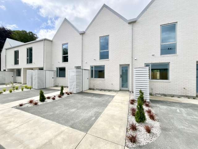 Large brand new 2 bedroom townhouse on Trent Street