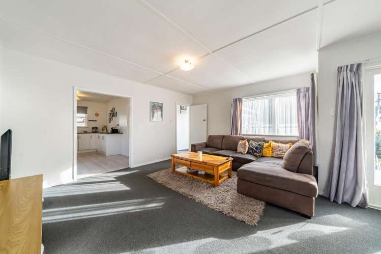 2 Davis Grove Wainuiomata_5