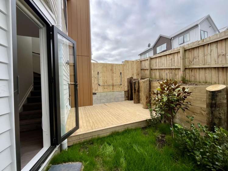 12B Massine Place 2334_12