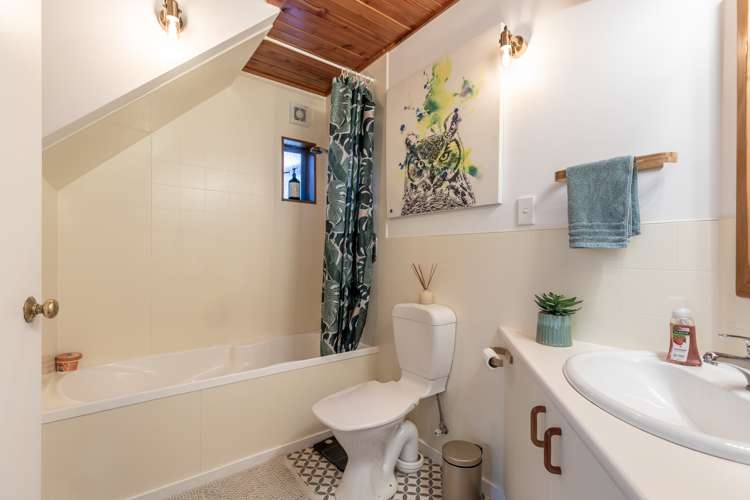 738 Peninsula Road Kelvin Heights_13