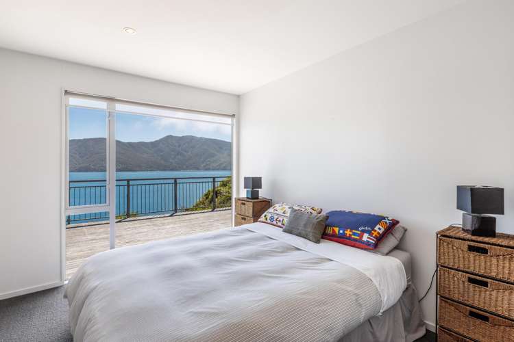 - Bay of Many Coves Queen Charlotte Sound_17