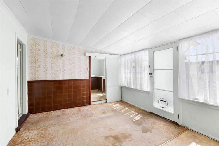 10 Tukapa Street Westown_14