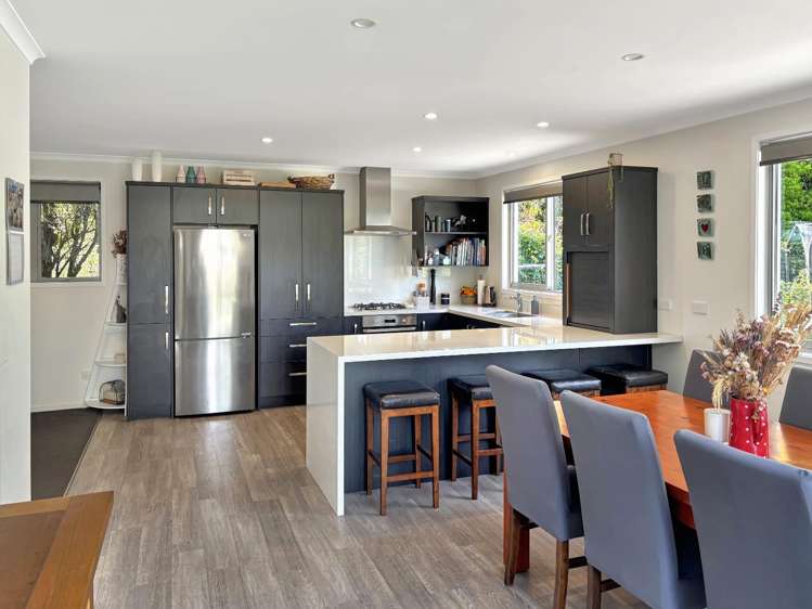 8 Christie Crescent 10484_4