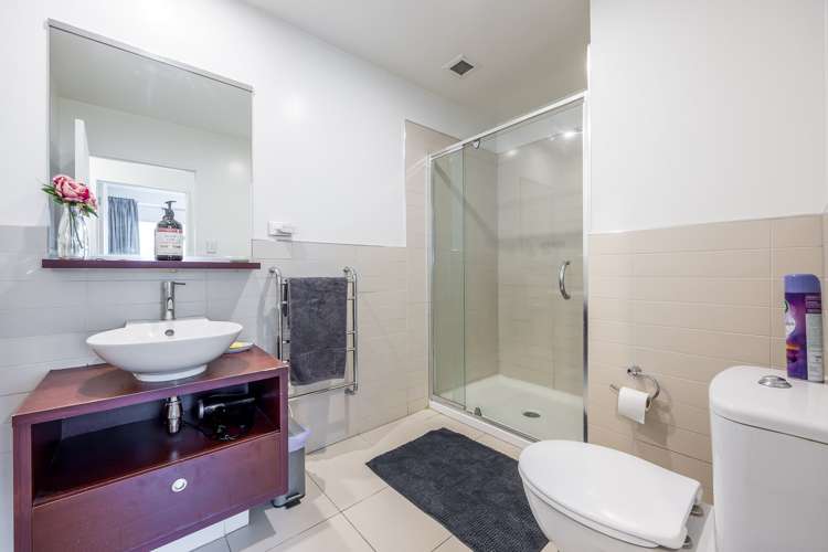 801/2 Beach Road Auckland Central_15